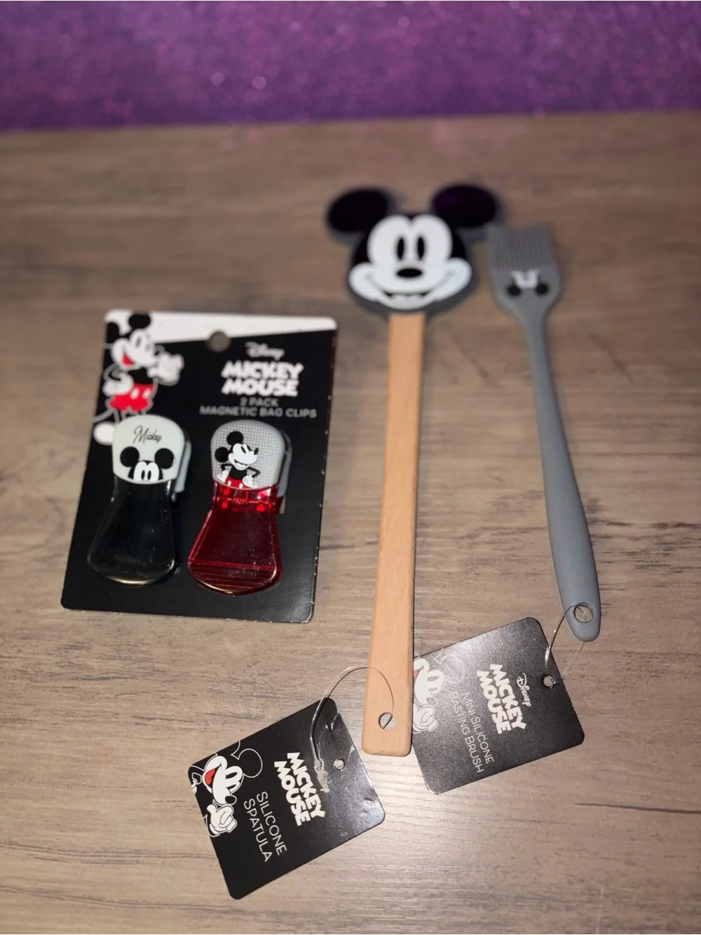 🏝️🎉 Disney Mickey Mouse 4-Piece Kitchen Set NWT Spatulas Magnetic Bag Clips